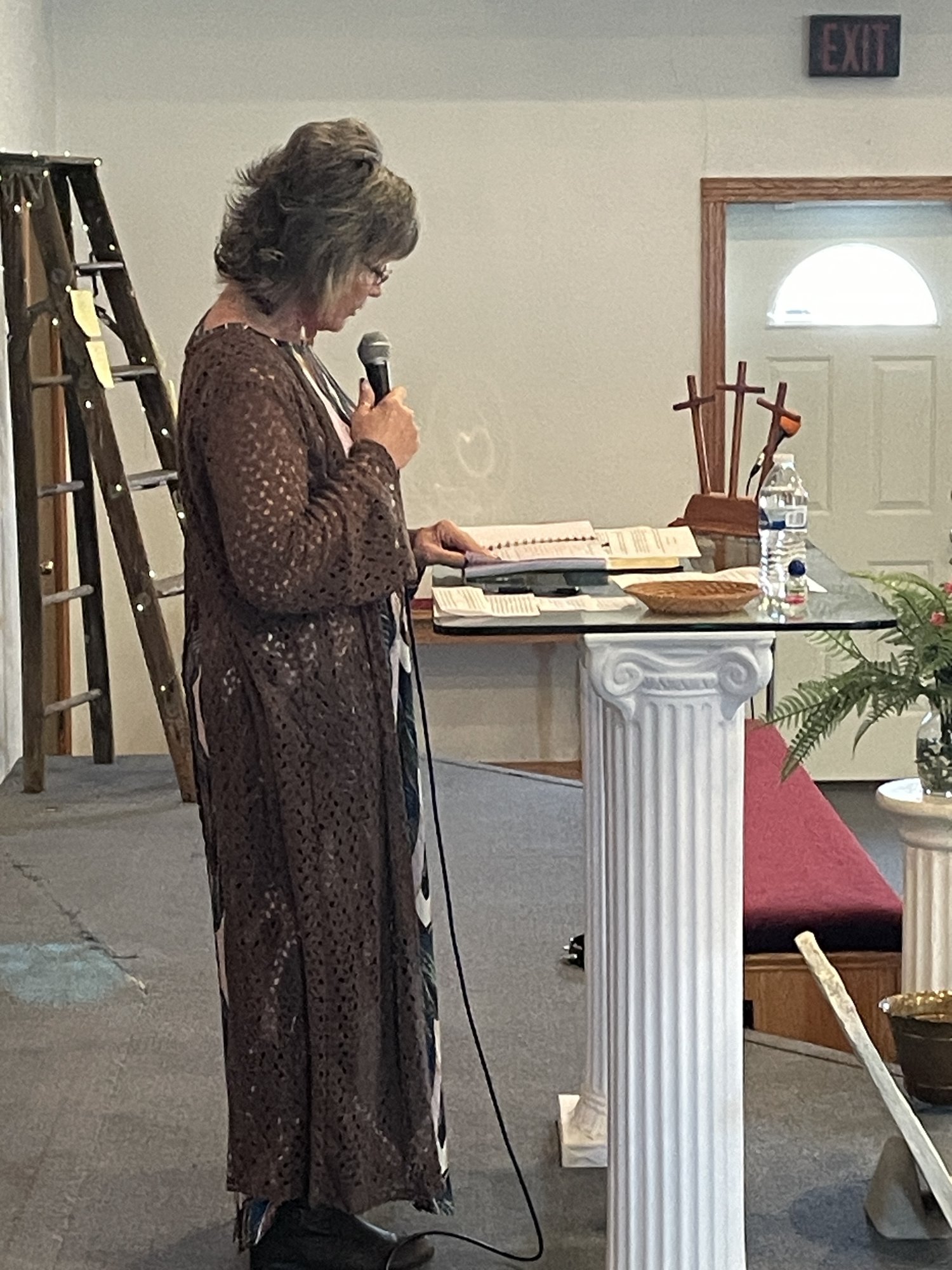 Tammy Mathews leading at A New Beginning Church